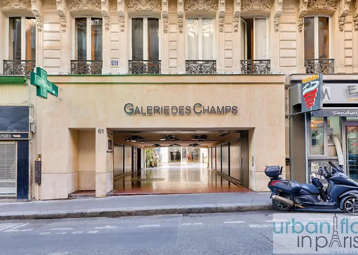 141 - Beautiful Flat Triangle D Or Champs Elysees